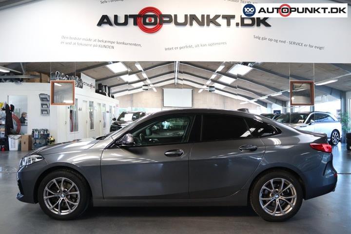 Grå BMW 218i fra 2020
