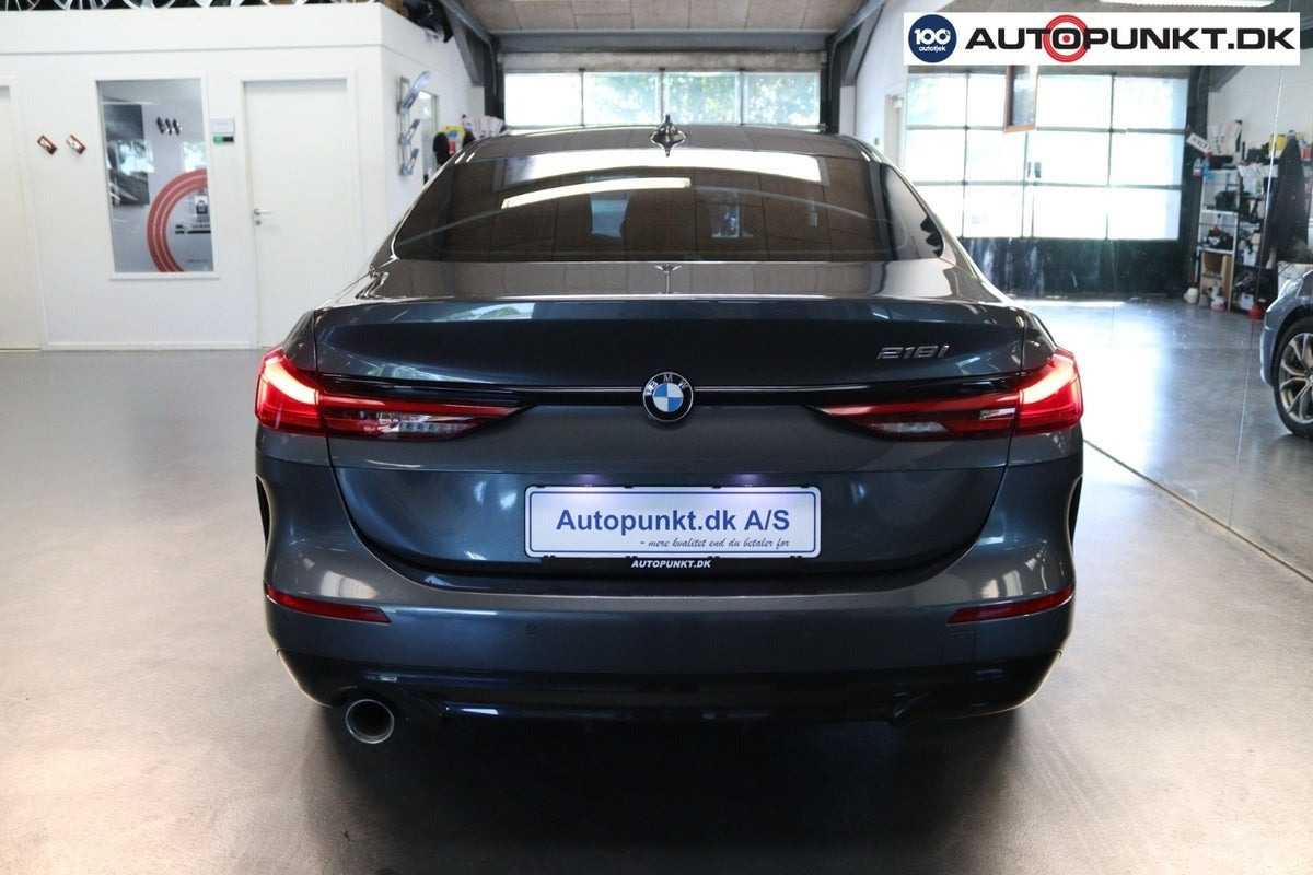 Grå BMW 218i fra 2020