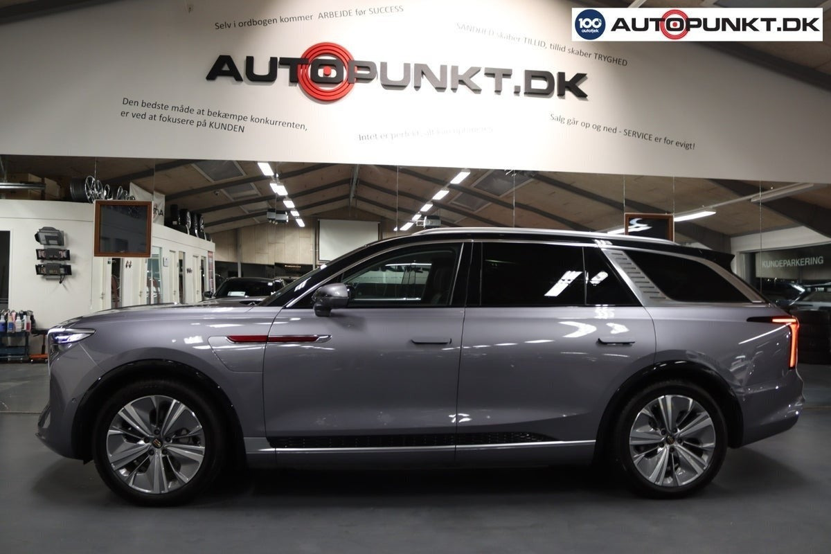 Grå Hongqi E-HS9 fra 2024