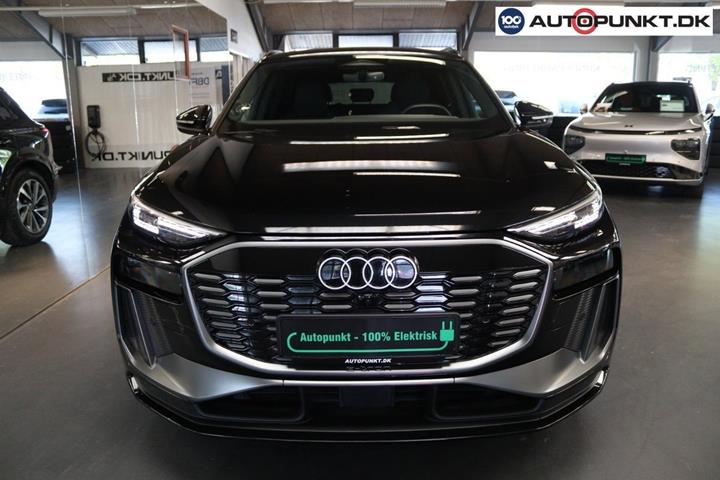 Sort Audi Q6 e-tron fra 2025