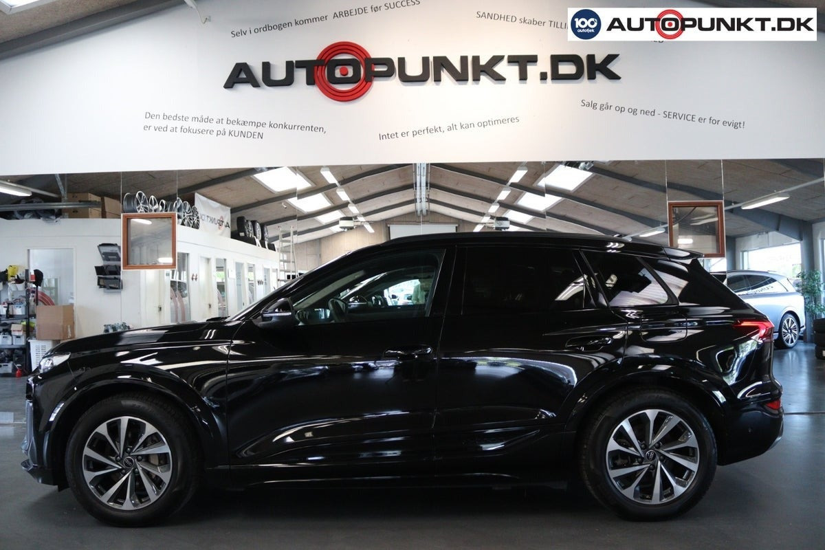 Sort Audi Q6 e-tron fra 2025