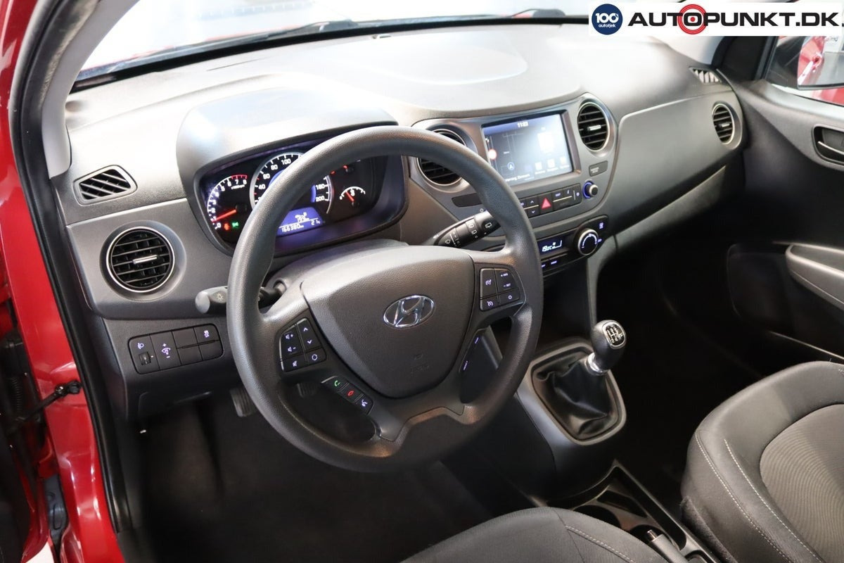 Rød Hyundai i10 fra 2017