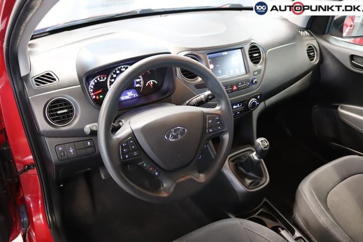 Rød Hyundai i10 fra 2017