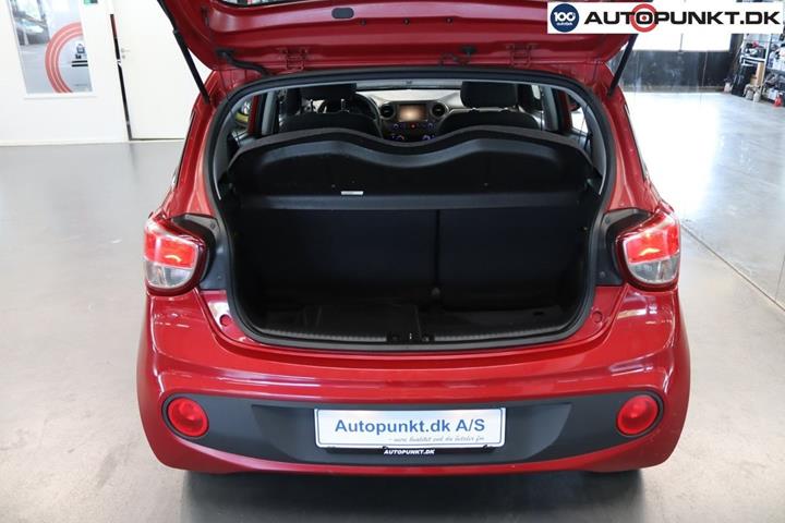 Rød Hyundai i10 fra 2017