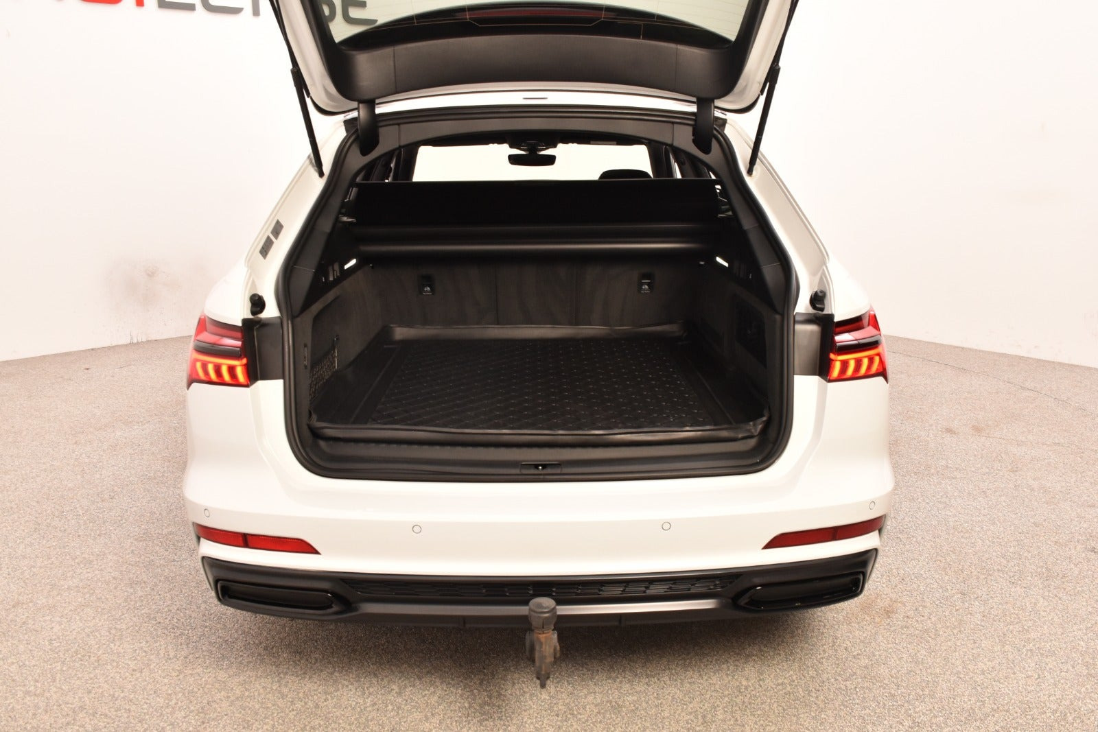 Hvid Audi A6 fra 2020