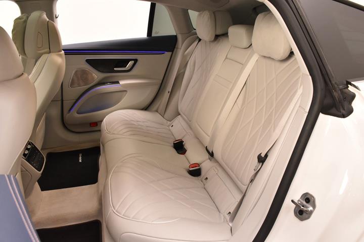 Hvid Mercedes EQS580 fra 2022