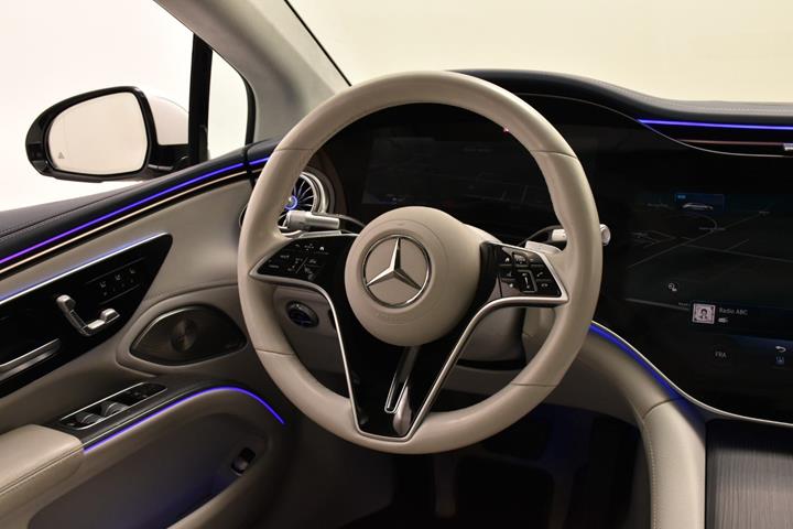 Hvid Mercedes EQS580 fra 2022