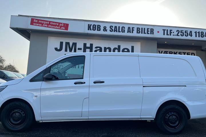 Hvid Mercedes Vito 114 fra 2021