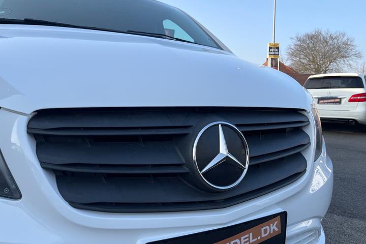 Hvid Mercedes Vito 114 fra 2021