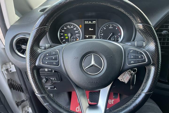 Hvid Mercedes Vito 114 fra 2021