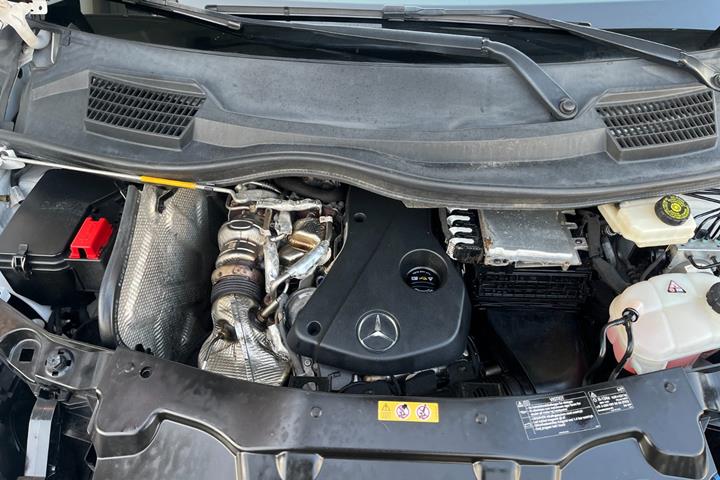 Hvid Mercedes Vito 114 fra 2021