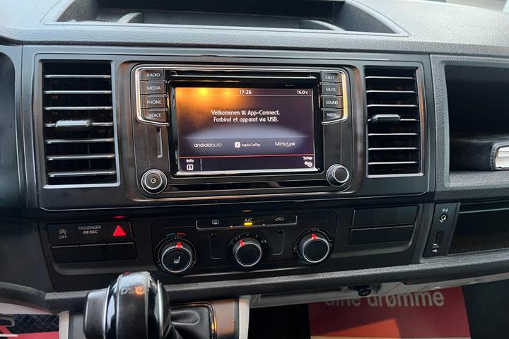 Grå VW Transporter fra 2017