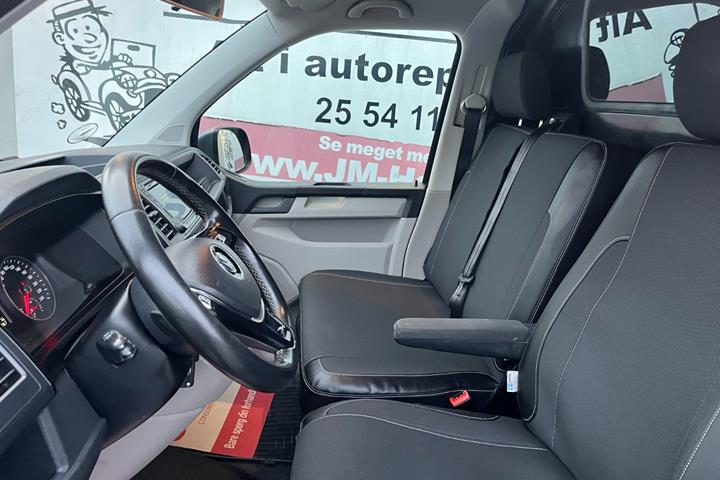 Grå VW Transporter fra 2017