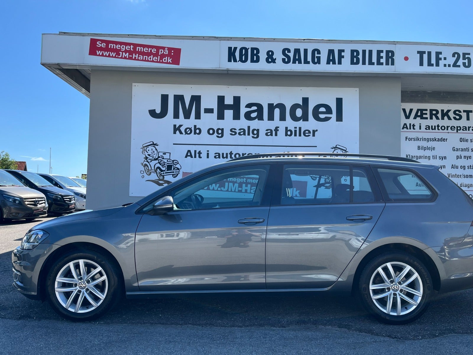 Grå VW Golf VII fra 2019