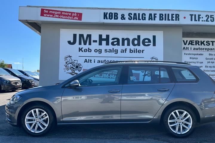 Grå VW Golf VII fra 2019