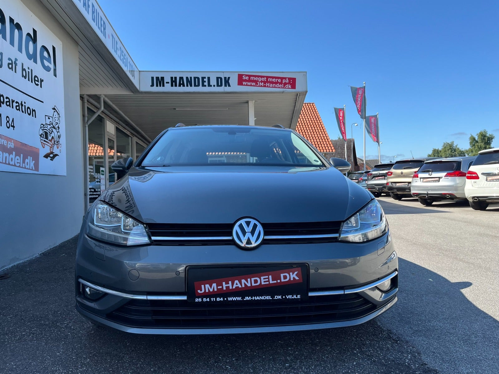 Grå VW Golf VII fra 2019