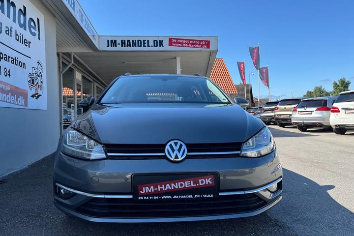 Grå VW Golf VII fra 2019