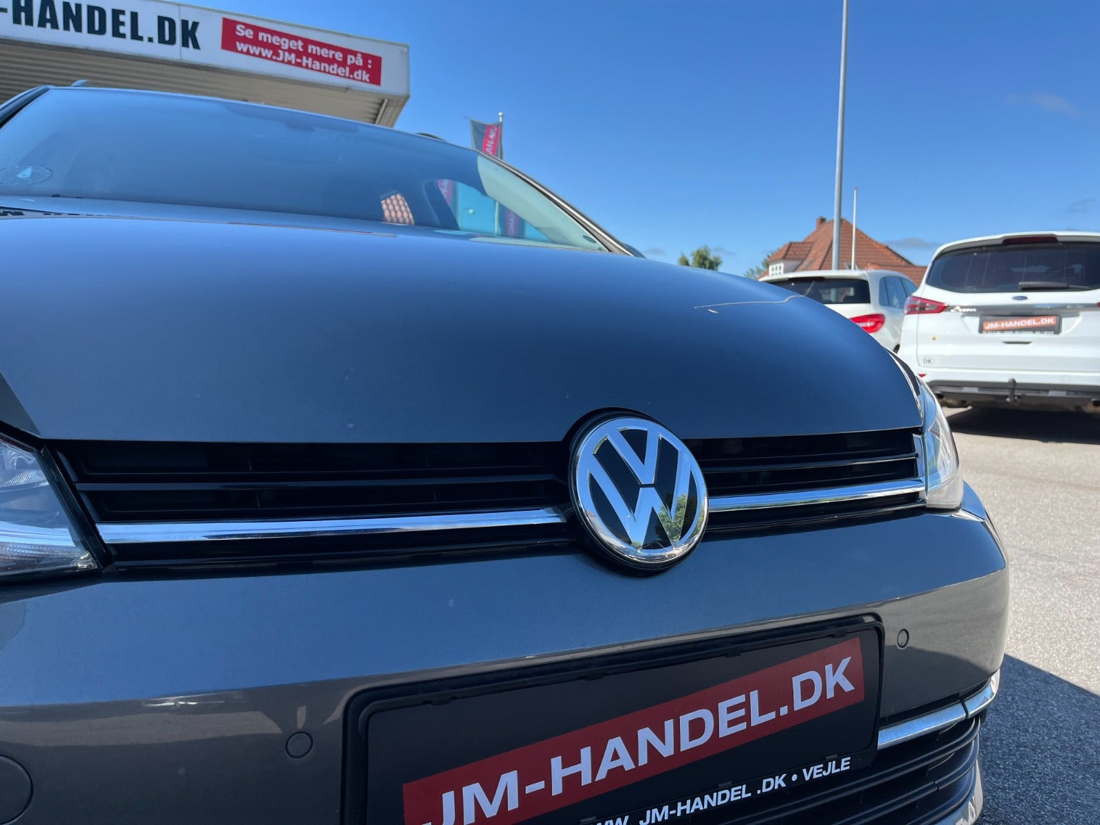 Grå VW Golf VII fra 2019