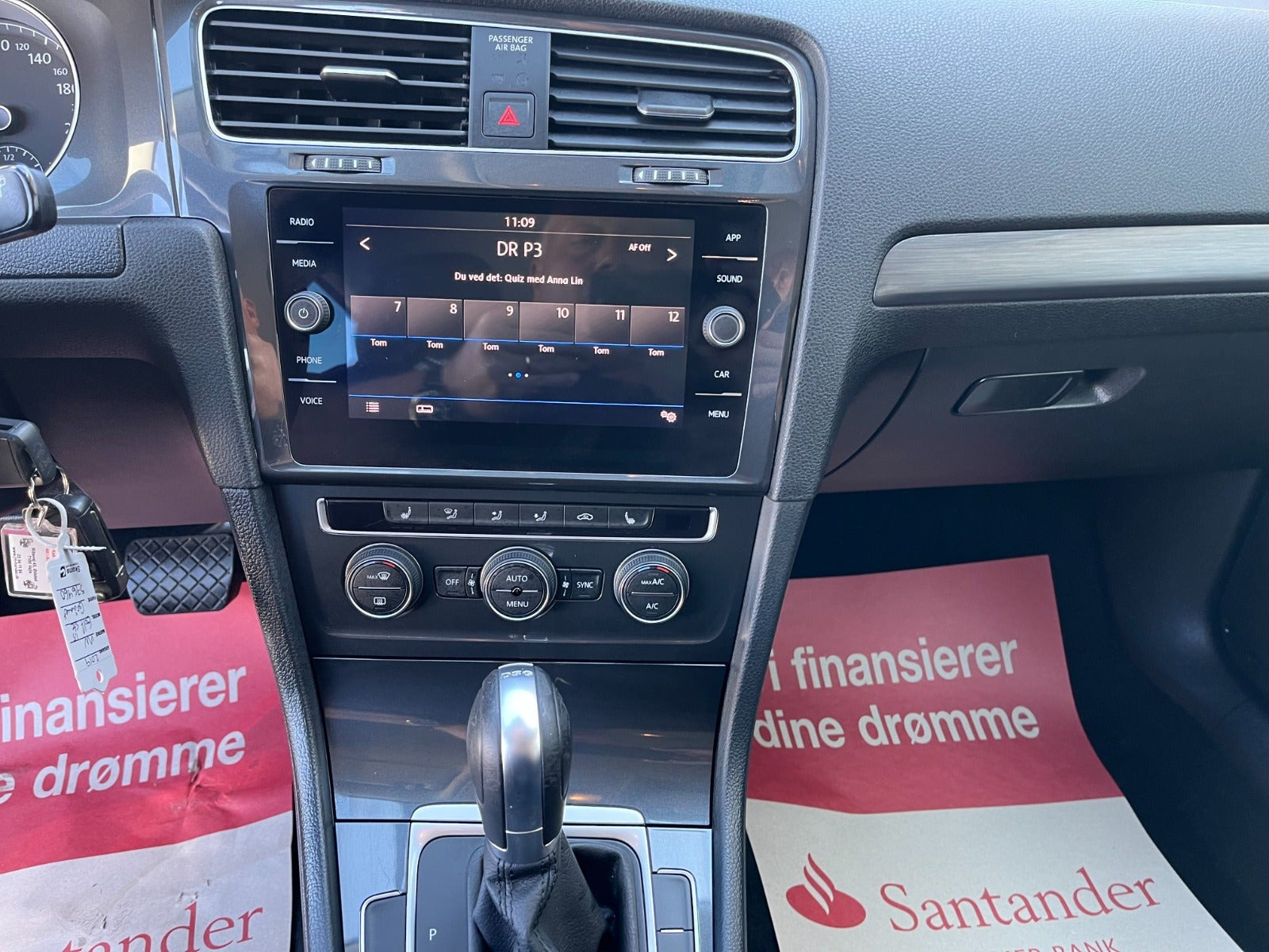 Grå VW Golf VII fra 2019