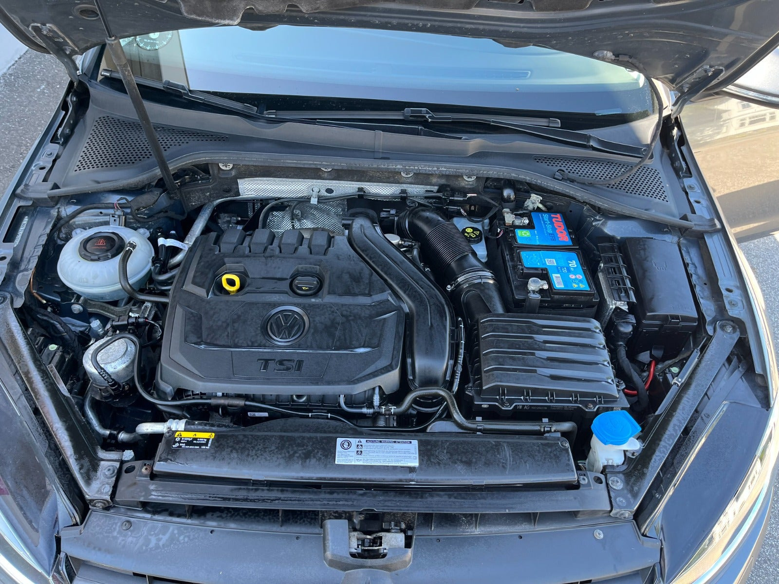 Grå VW Golf VII fra 2019