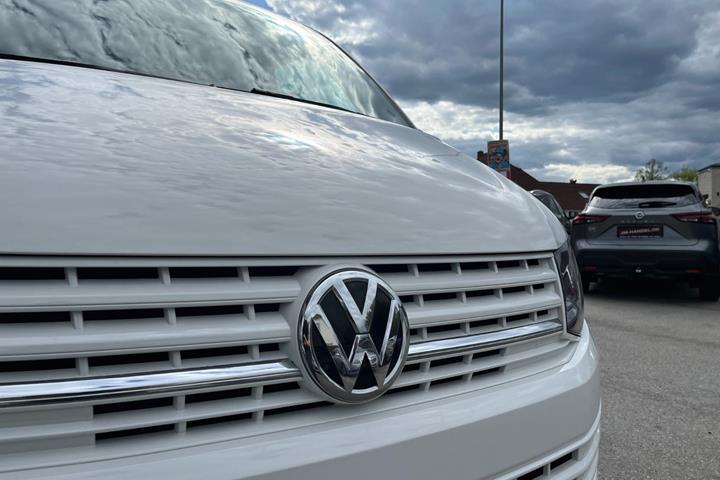 Hvid VW Transporter fra 2017