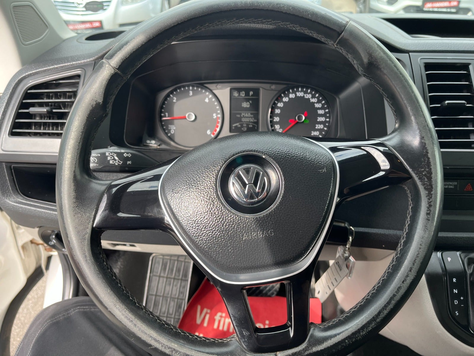 Hvid VW Transporter fra 2017