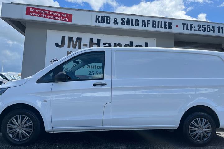 Hvid Mercedes Vito 114 fra 2016