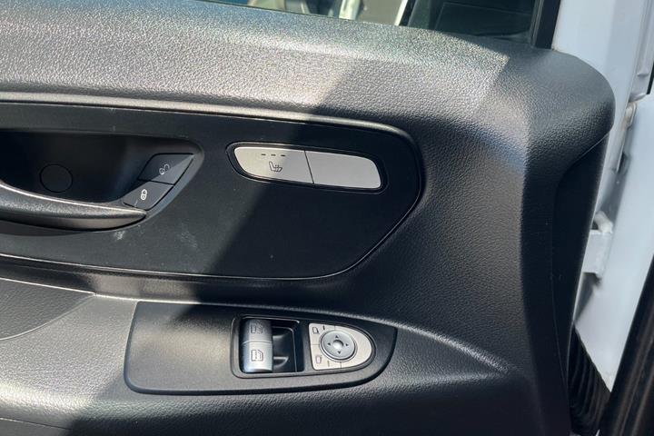 Hvid Mercedes Vito 114 fra 2016