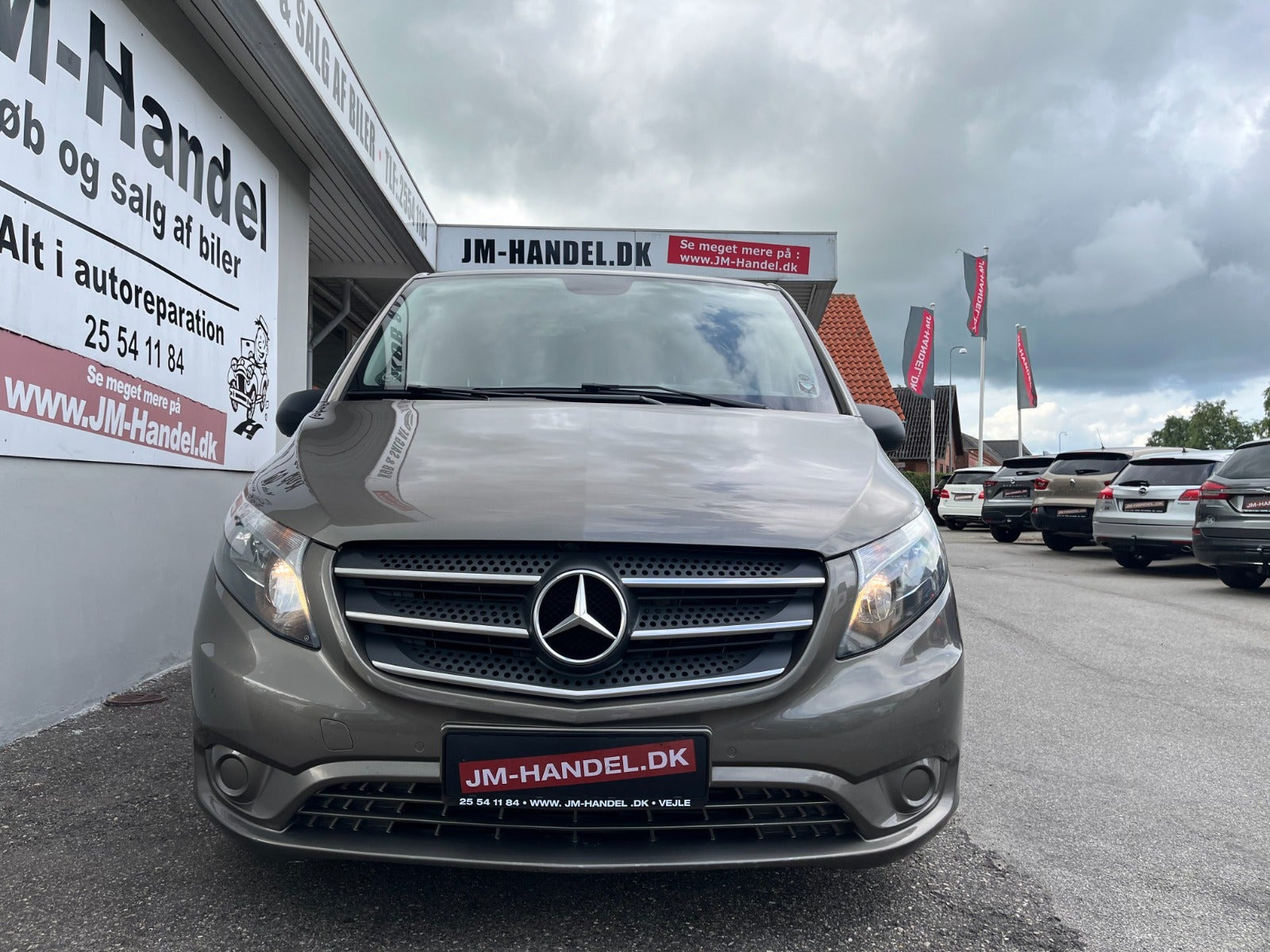 Brun Mercedes Vito 116 fra 2017