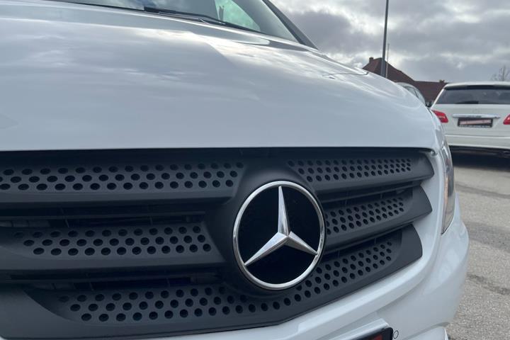 Hvid Mercedes Vito 114 fra 2017