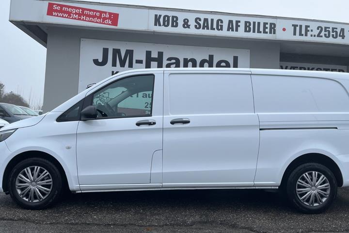Hvid Mercedes Vito 114 fra 2021