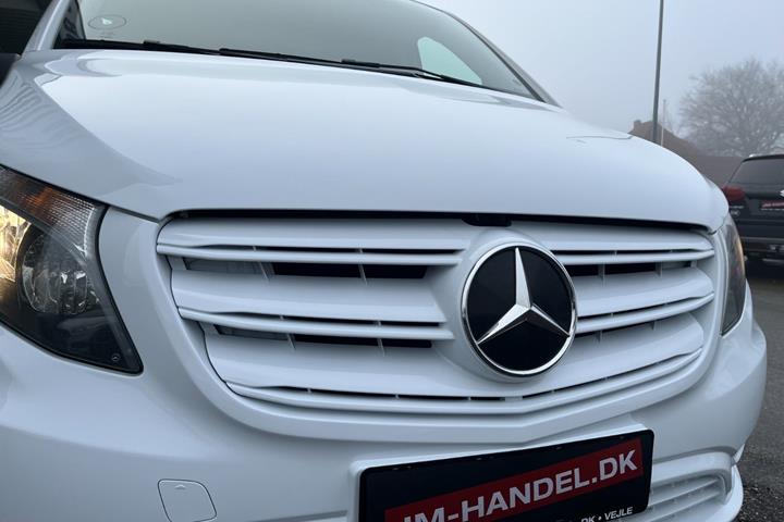 Hvid Mercedes Vito 114 fra 2021