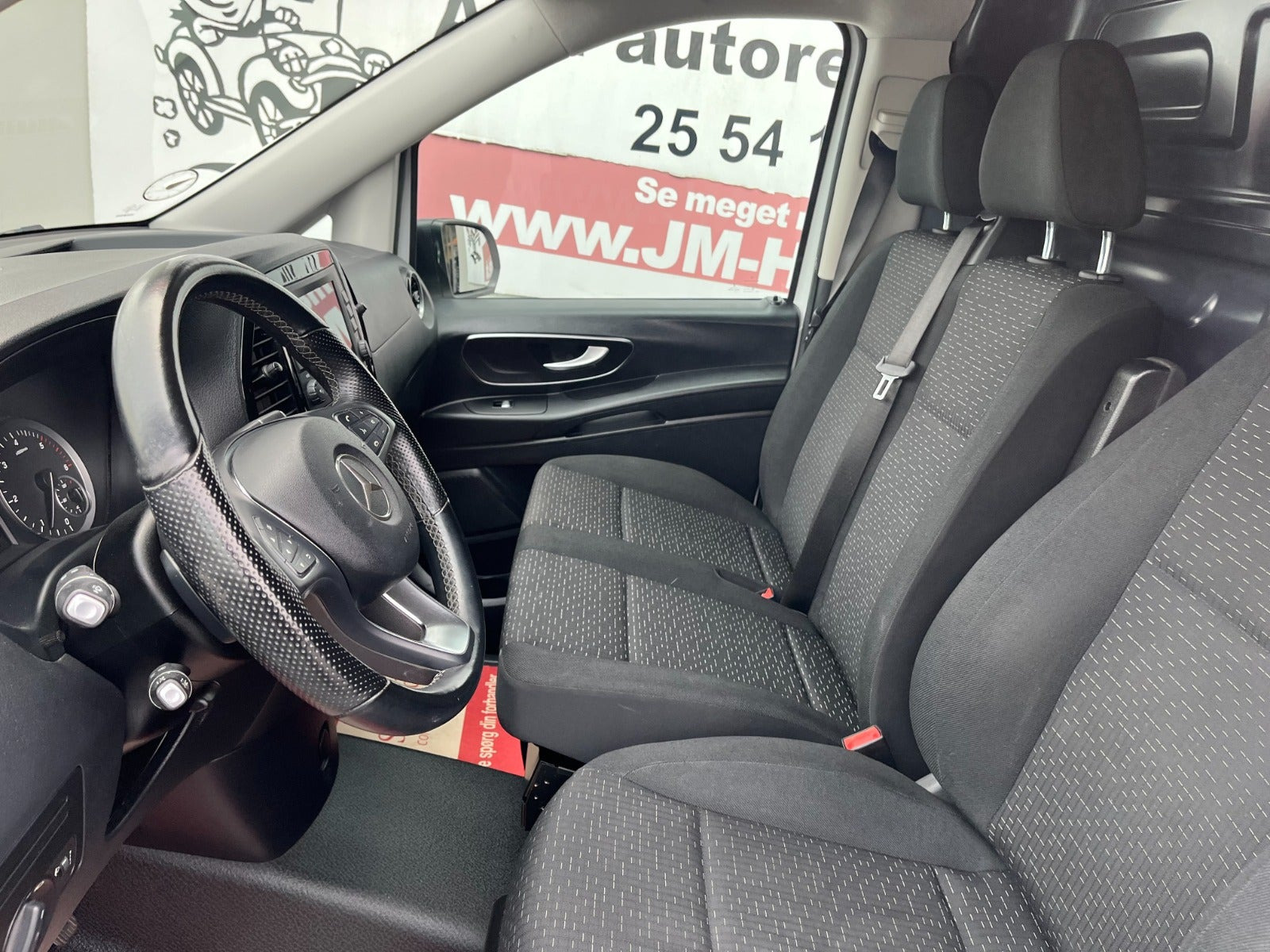 Hvid Mercedes Vito 114 fra 2021
