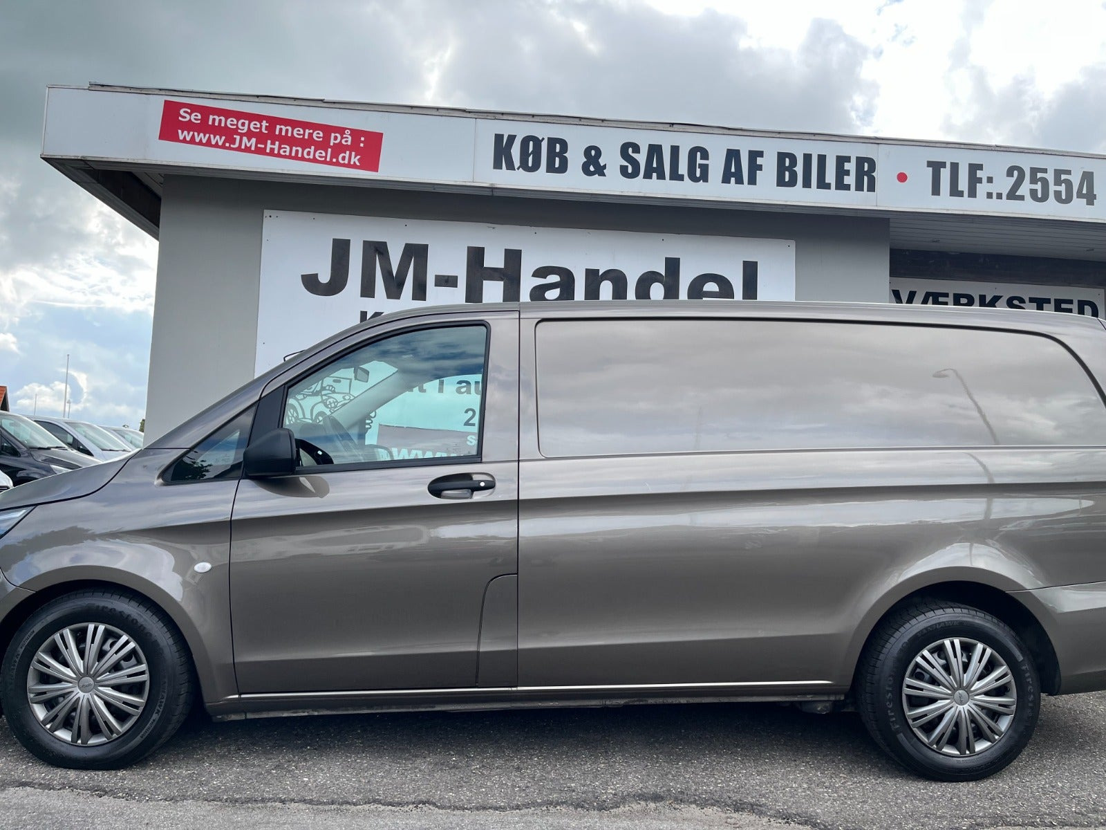 Brun Mercedes Vito 116 fra 2017