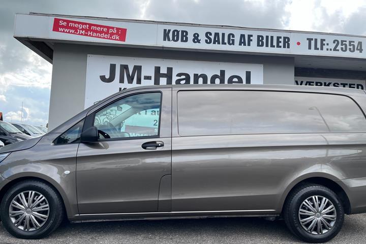 Brun Mercedes Vito 116 fra 2017