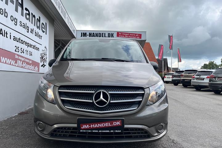 Brun Mercedes Vito 116 fra 2017