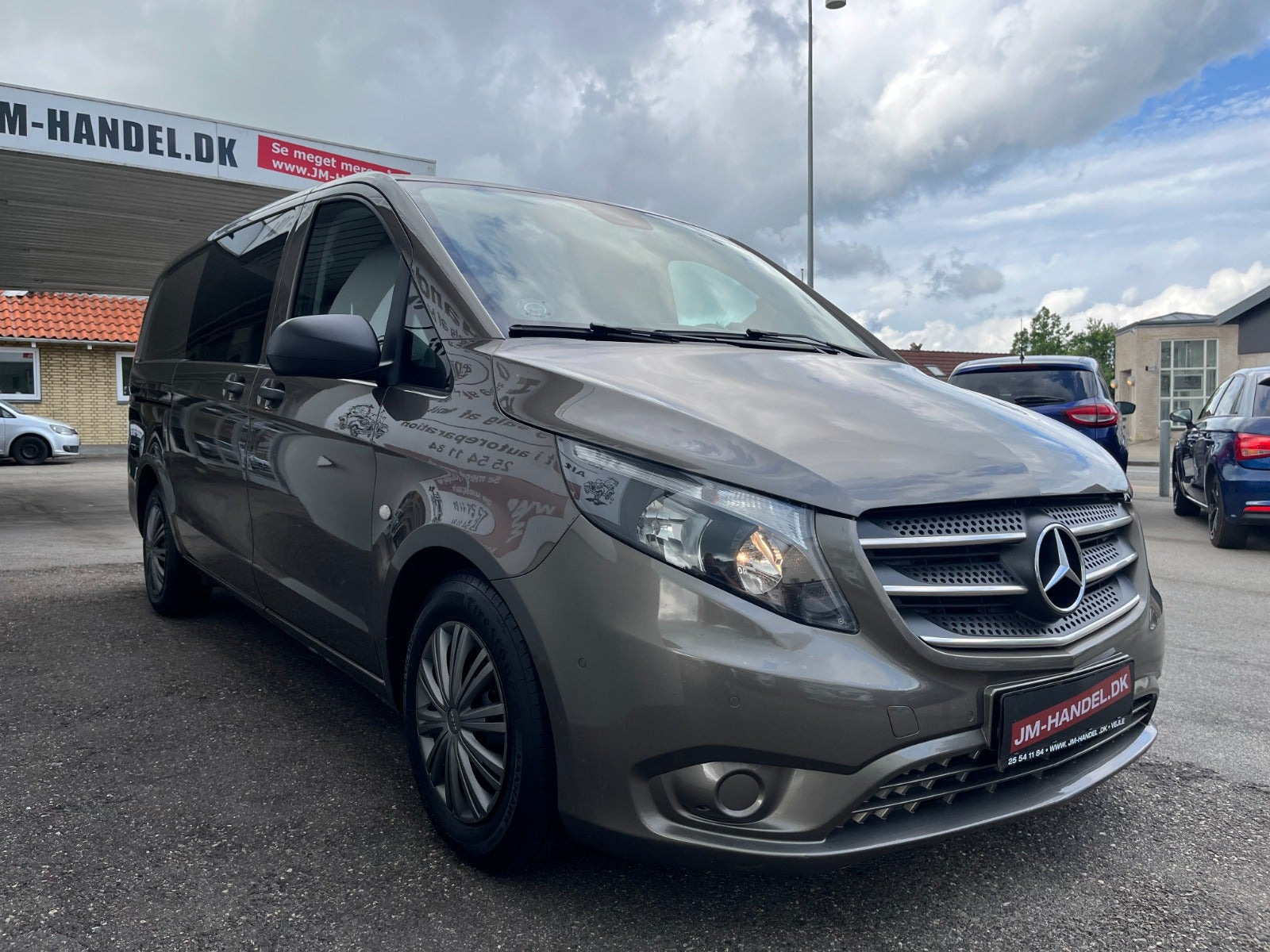 Brun Mercedes Vito 116 fra 2017