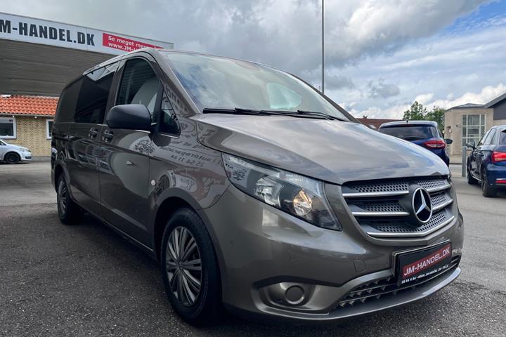 Brun Mercedes Vito 116 fra 2017