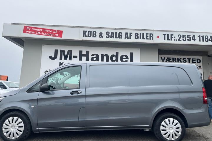 Grå Mercedes Vito 119 fra 2018