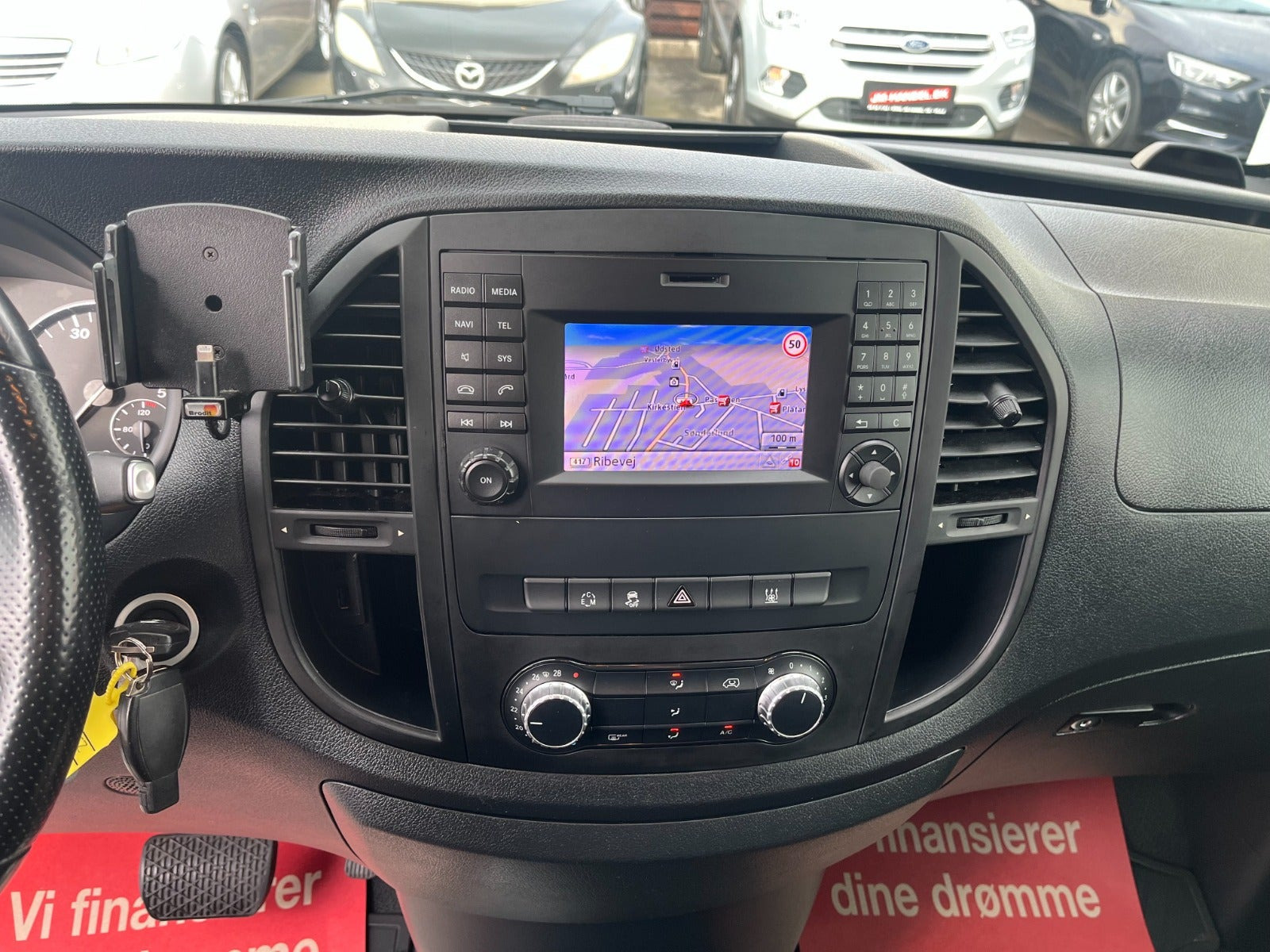 Hvid Mercedes Vito 114 fra 2017