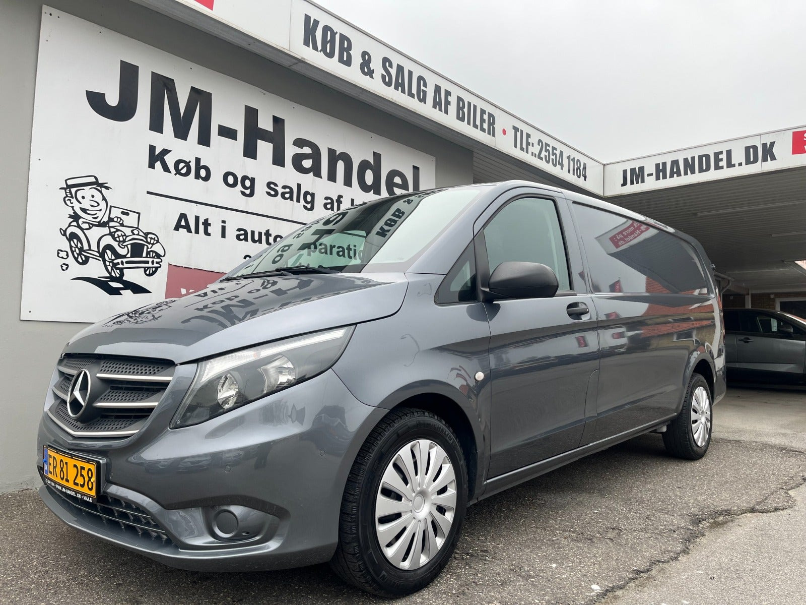 Grå Mercedes Vito 119 fra 2018