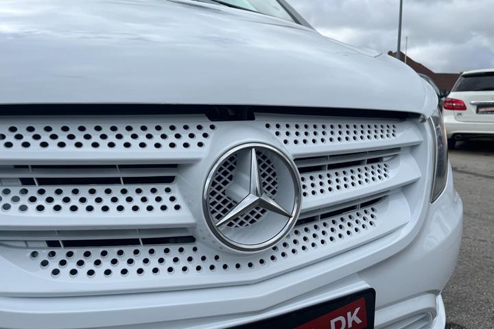 Hvid Mercedes Vito 114 fra 2020