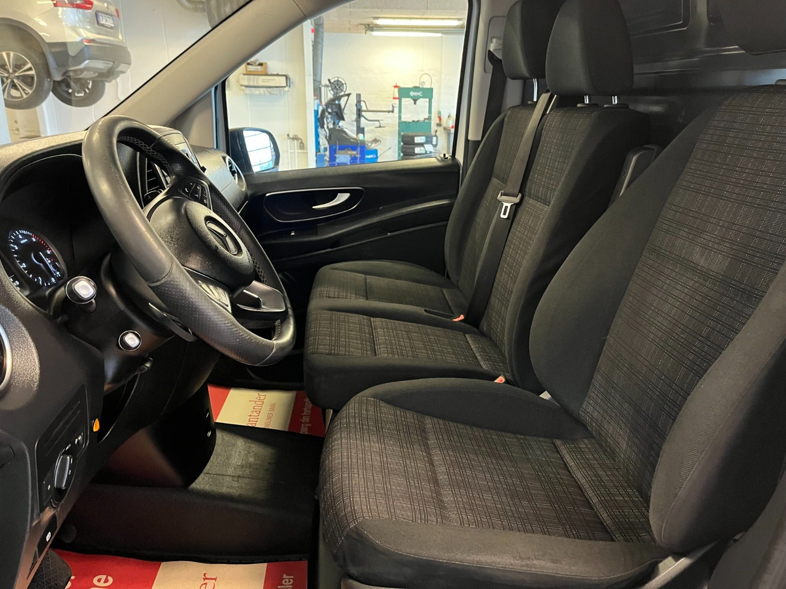 Hvid Mercedes Vito 114 fra 2020
