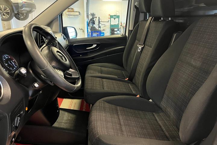 Hvid Mercedes Vito 114 fra 2020