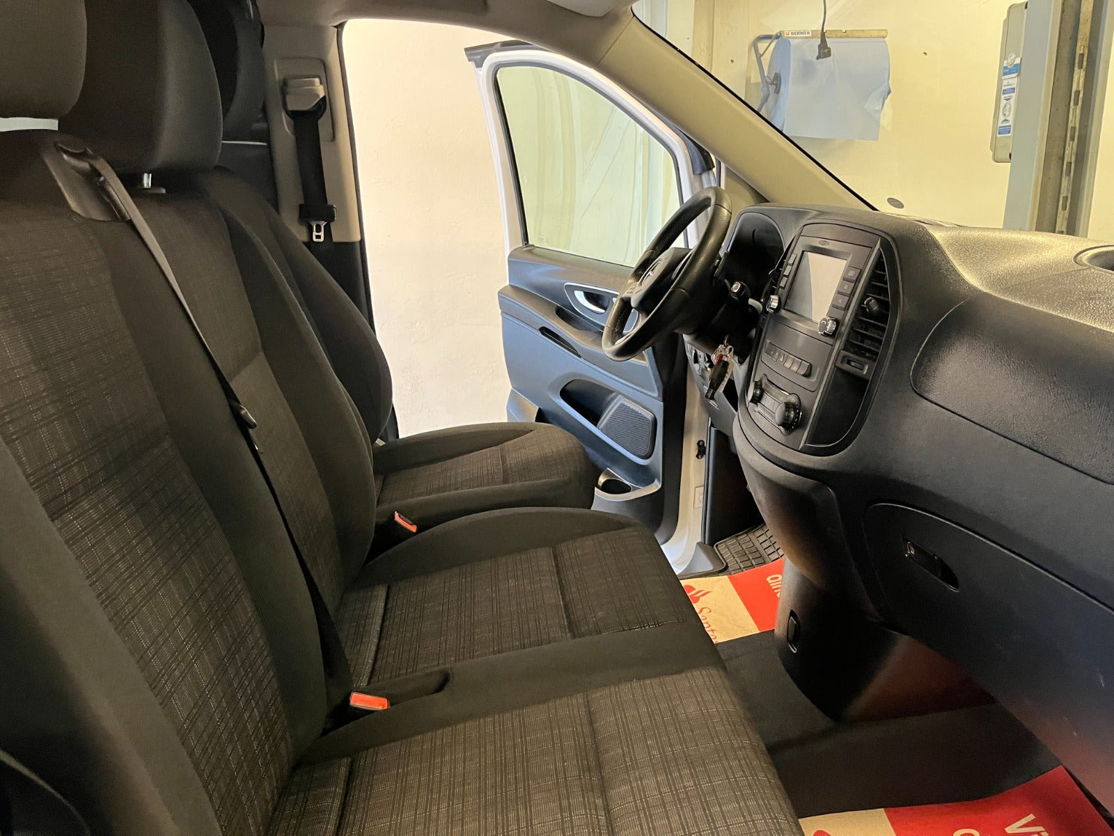 Hvid Mercedes Vito 114 fra 2020