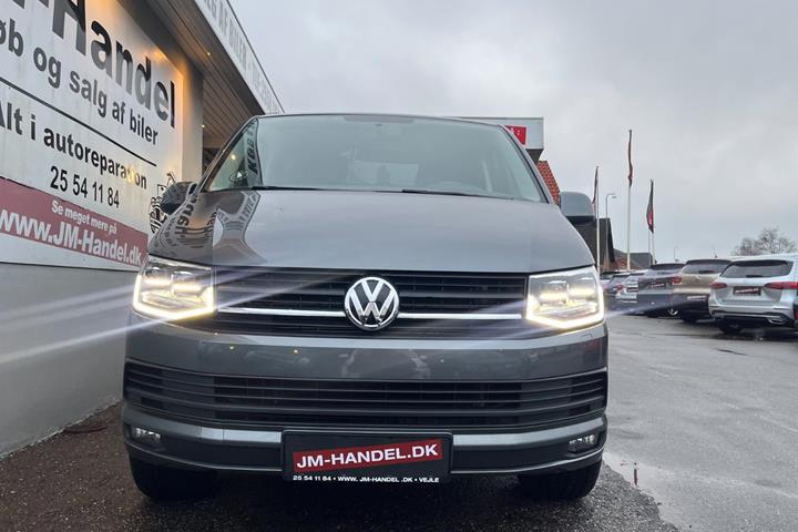 Grå VW Transporter fra 2017