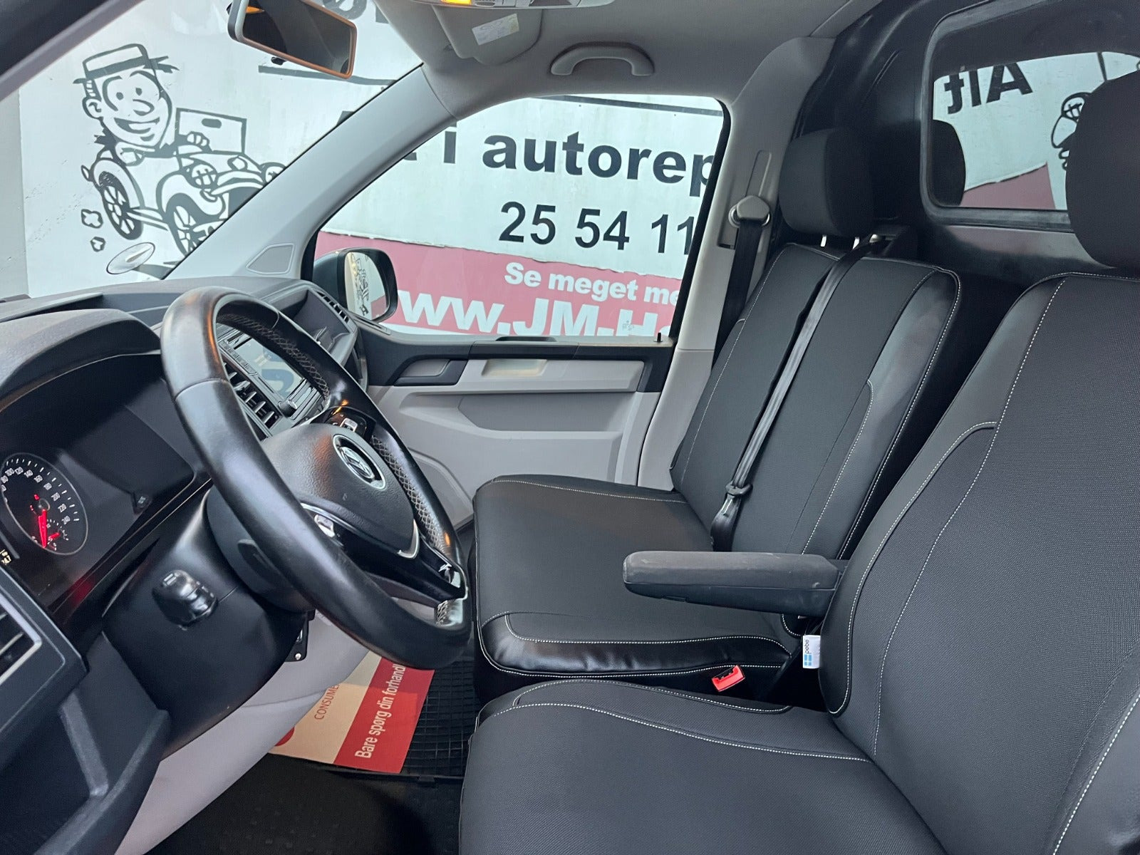 Grå VW Transporter fra 2017