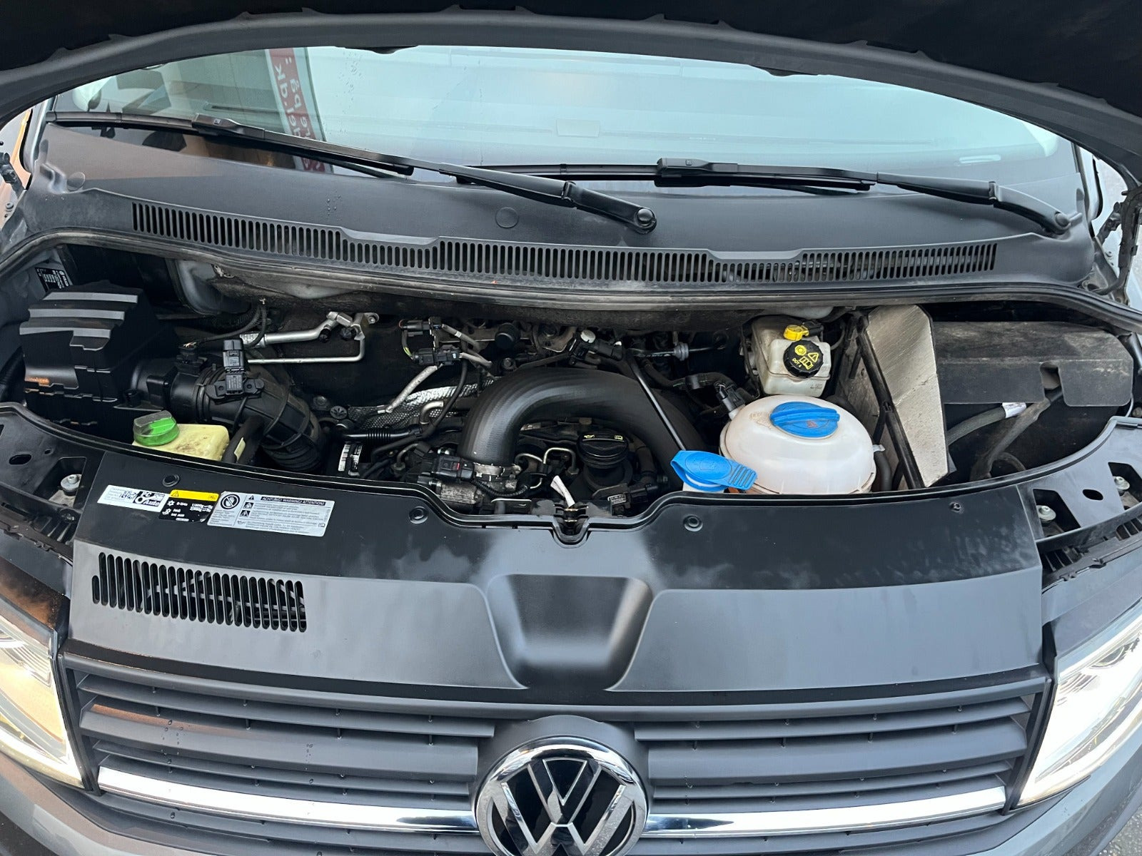 Grå VW Transporter fra 2017