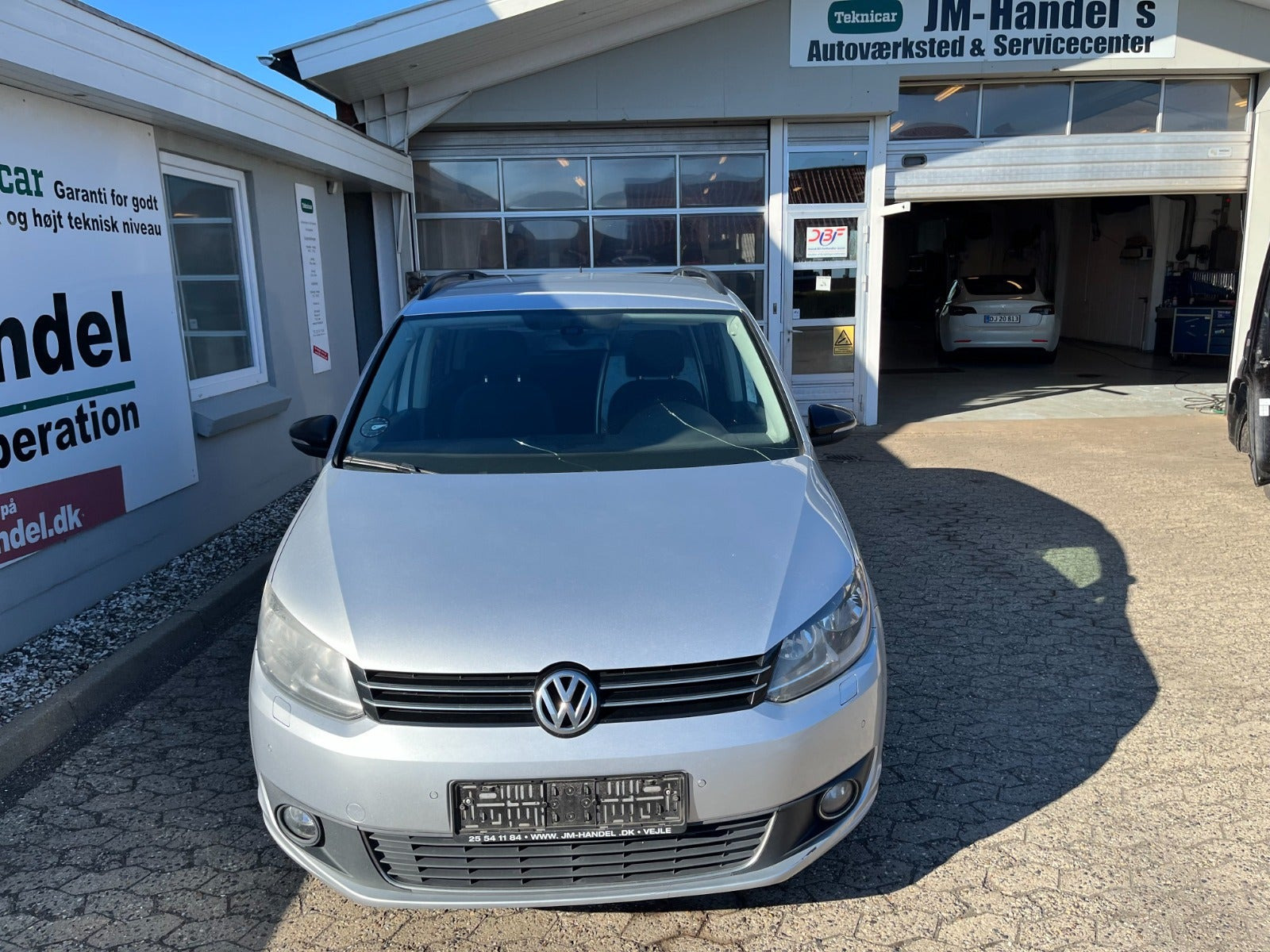 Sølv VW Touran fra 2015