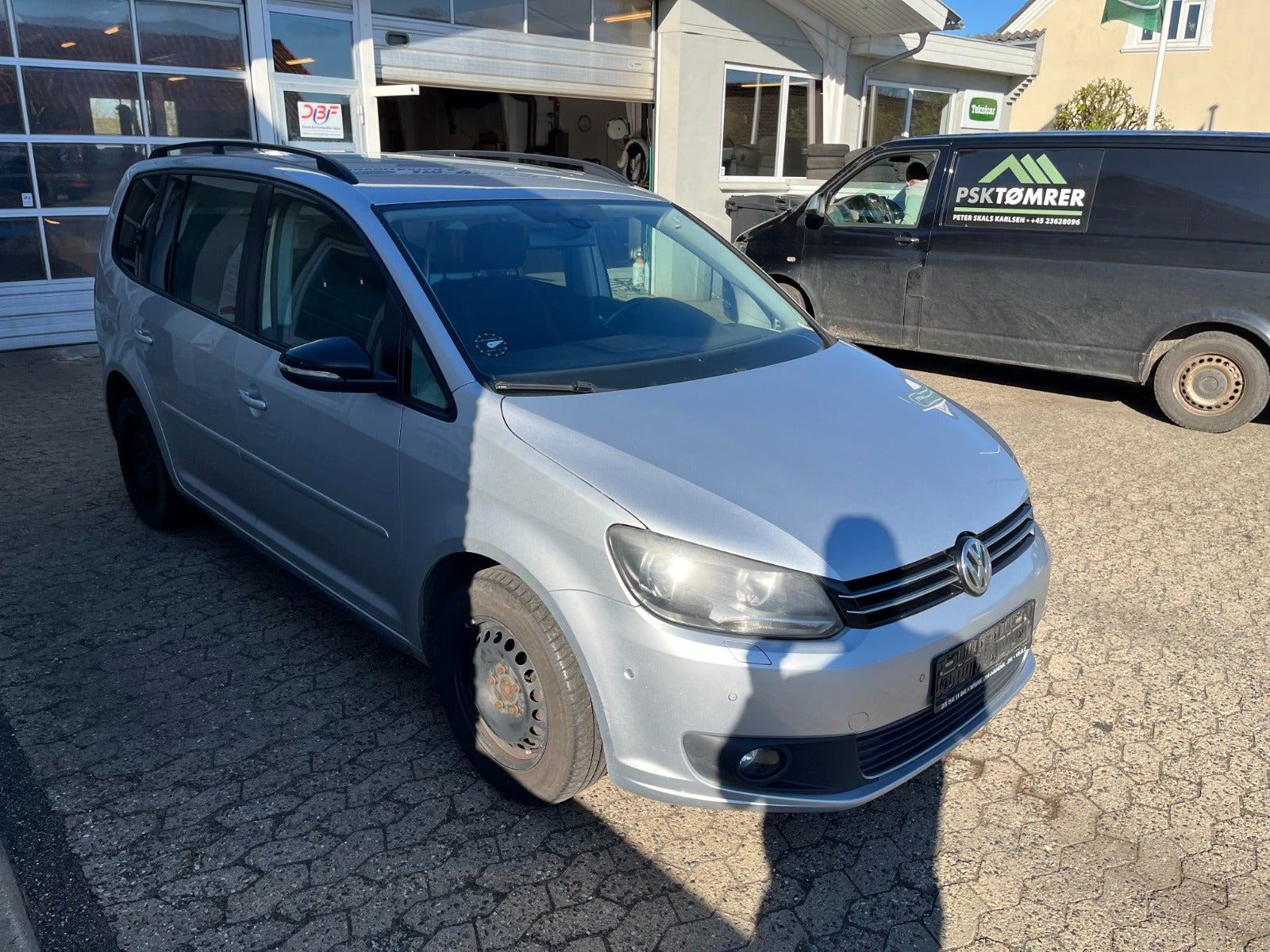 Sølv VW Touran fra 2015